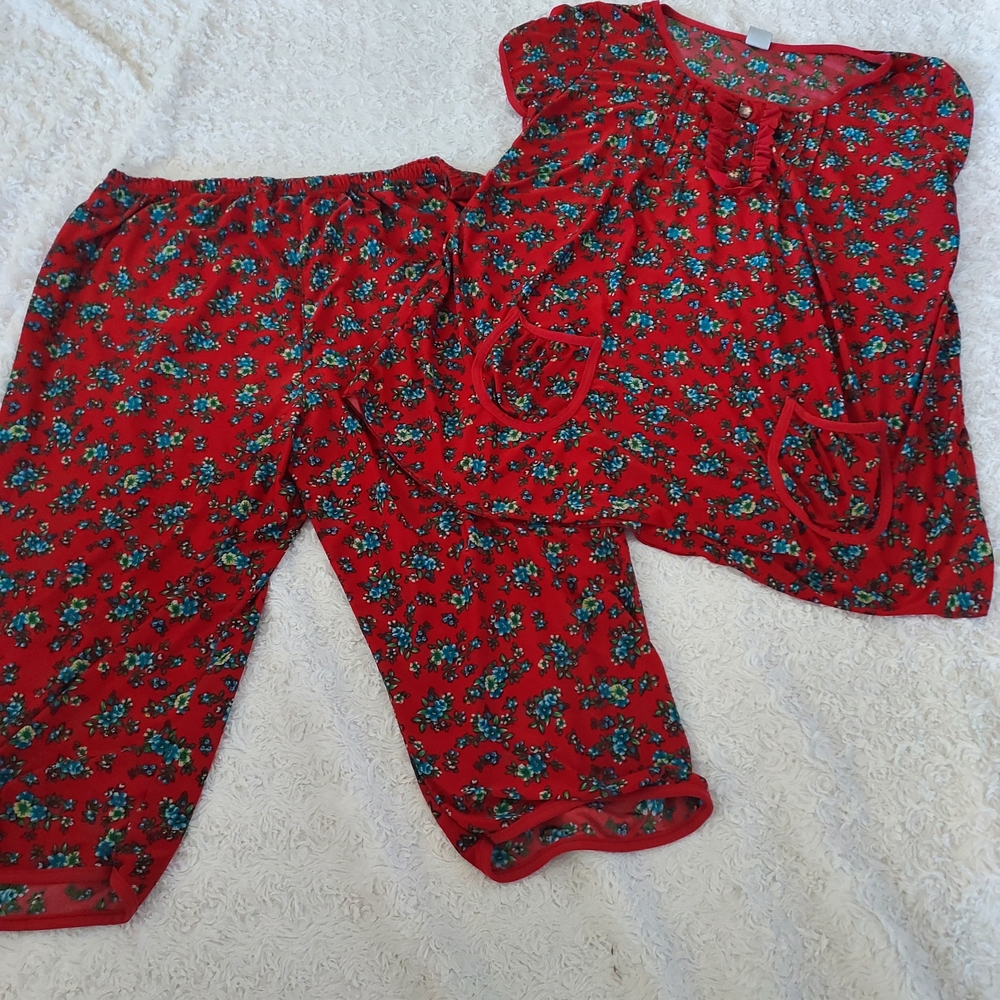 Vibrant Red Floral Pajama Capri Loungewear Set Cottagecore Relaxed Fit Comfy